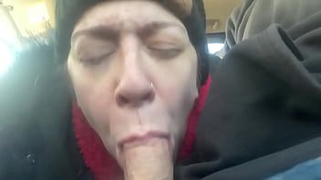 Play Good car blowjob