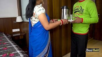 Play Indian Bhabhi Seduces Hotel Worker Boy For Sex With Clear Hindi Audio