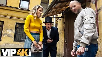 Play HUNT4K. Sensual sex in front of magician is girlfriends best trick