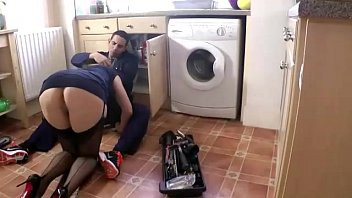 Play Stockinged mature babe fucks