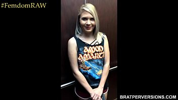 Play Femdom Babes: Olivia Kasady