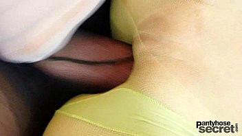 Play Horny amateurs love nylon panty hose when sexing