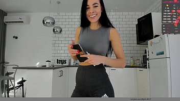 Play Sport girl show amazing body