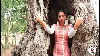 Play Julia follando en el campo - Sexy teen fucking outdoor