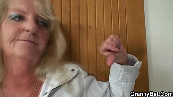 Play Old blonde is picked up for hard fucking