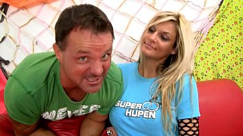 Play Superhupen - Clarissa