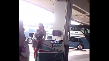 Play Rica edecan en la terminal