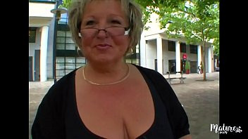 Play Carole, tombe enfin sur un homme qui sait lui faire plaisir