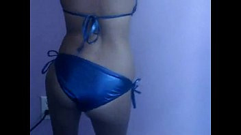 Play Sexy girl in shiny bikini
