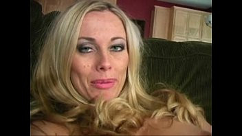 Play Anita Dark stocking action